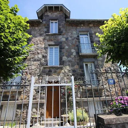 Apartment Lumineux T4 A La Bourboule, 6 Pers, Proche Centre, Equipe, Cour Privee, 68m² - Fr-1-608-39 La Bourboule